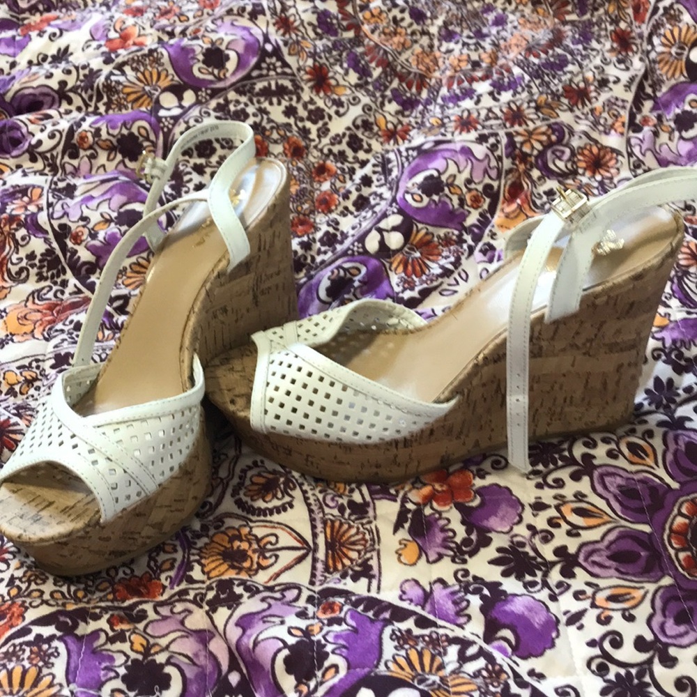 White and cork wedges